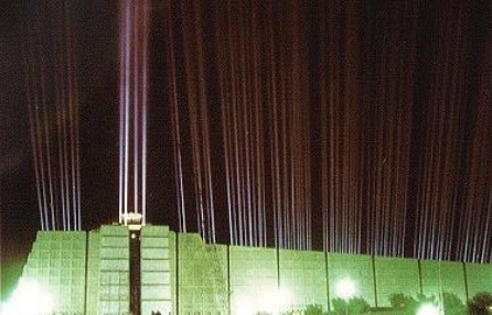 El Faro a Colon: Monumento donde reposan los restos del Almirante.