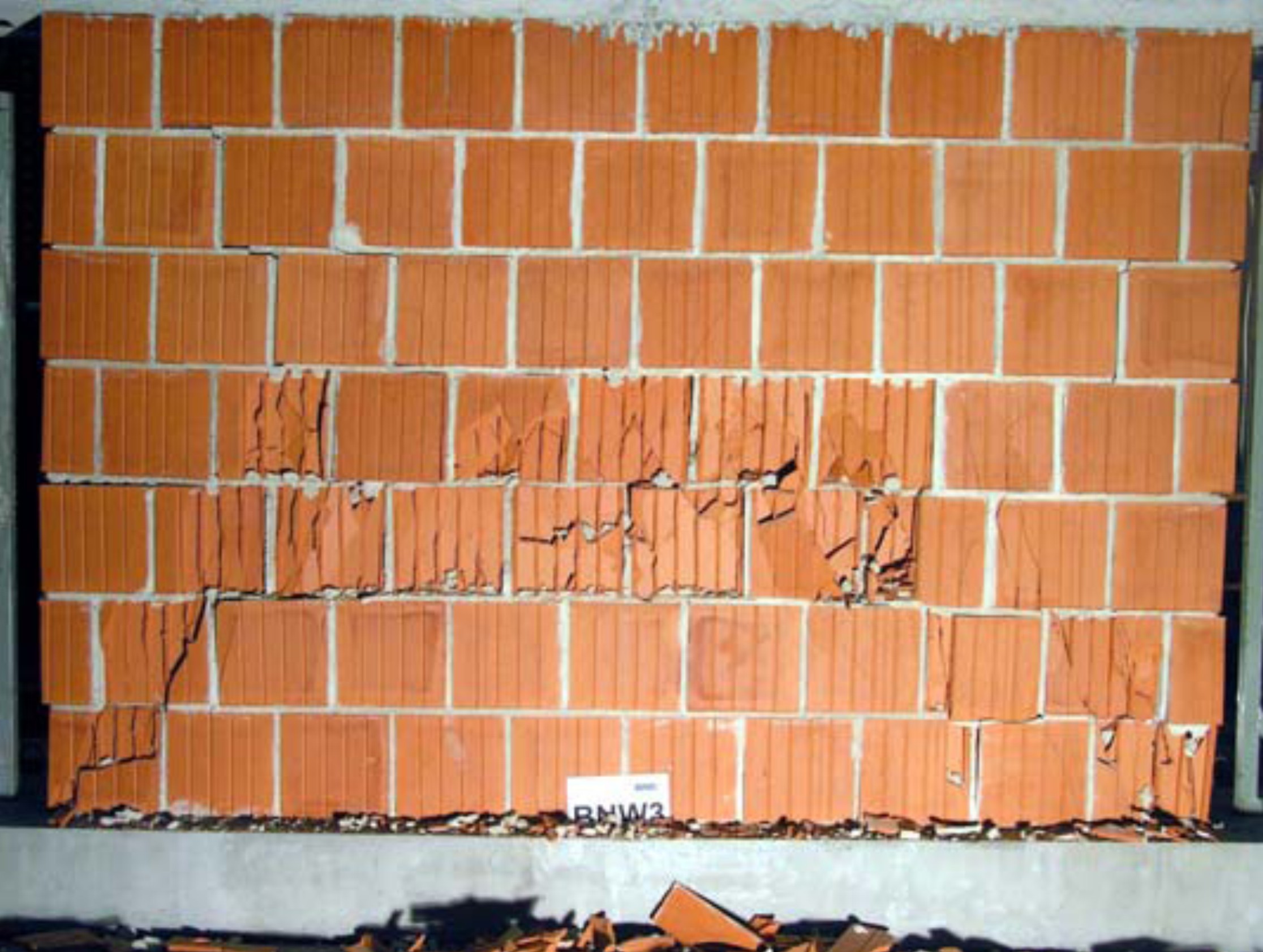 Falla (Spalling) en muro de Fábrica de Ladrillo