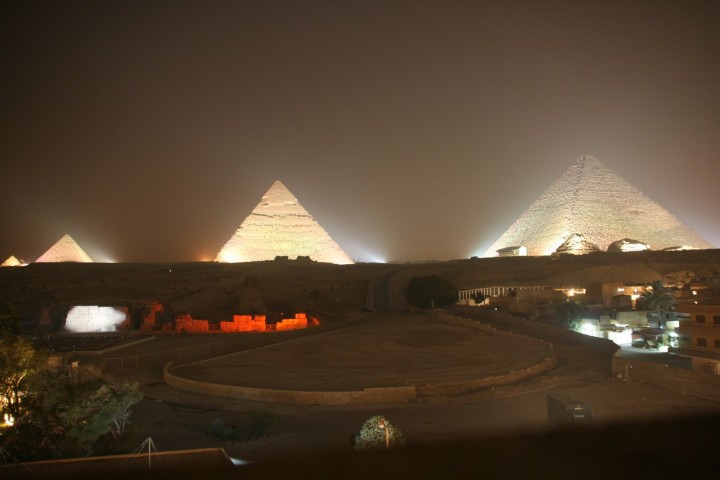 piramides-giza-noche