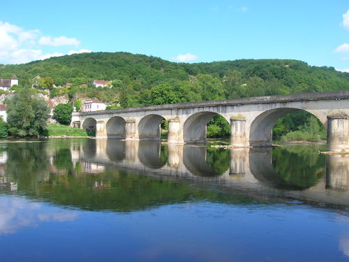 Puente de Souillac (1812-1824), sobre el río Dordogne. Louis Vicat. Primer puente construido con hormigón en masa.