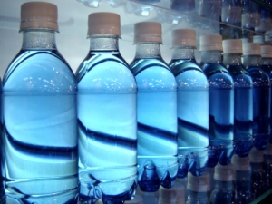 Agua-botellas